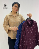 شومیز طرح گل گچی زنانه مزونی در سه رنگ کرم آبی و زرشکی