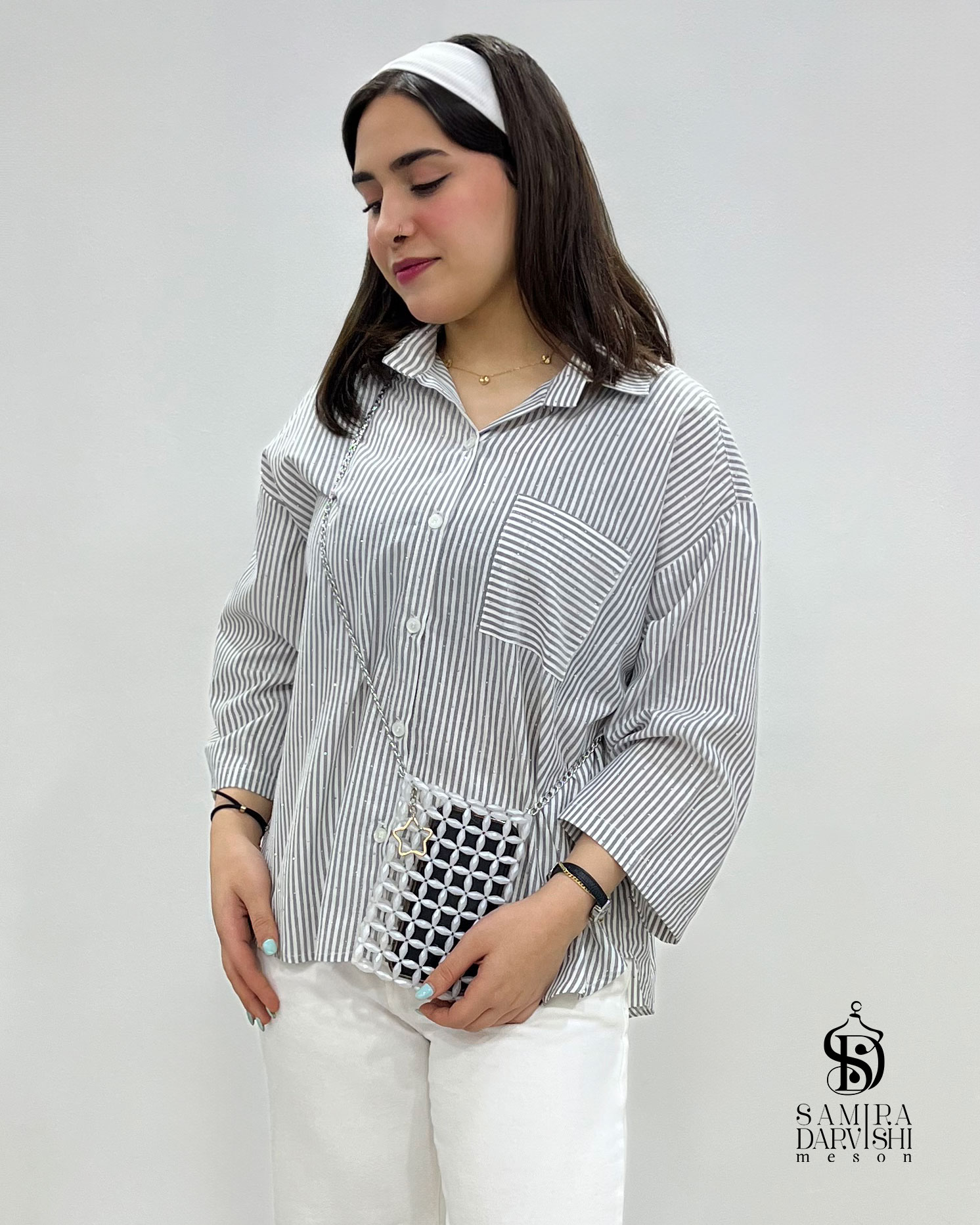 شومیز زنانه نگین‌دار با تنخور آزاد و پارچه راه‌راه
