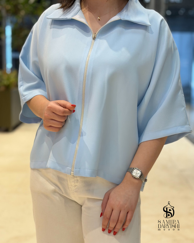 وست زیپدار زنانه آبی روشن با طراحی شیک و اسپرت