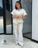 استایل زنانه با وست تک دکمه سفید شیری و شلوار روشن